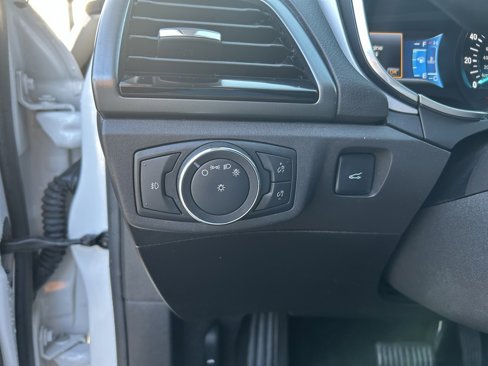Used 2015 Ford Fusion SE image 25