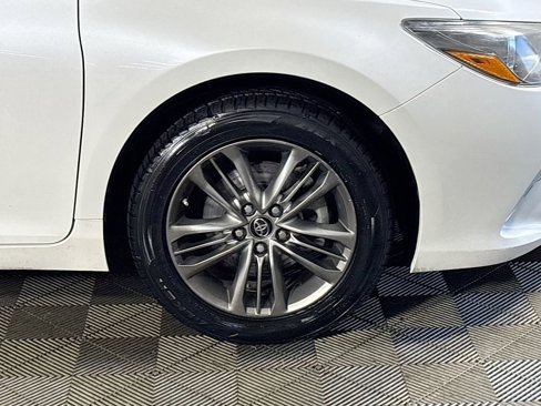 Used 2017 Toyota Camry SE image 22
