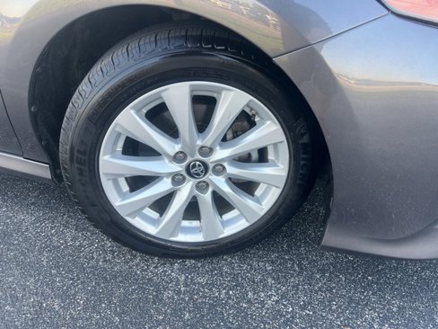 Used 2018 Toyota Camry LE image 10