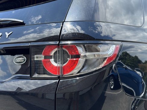 Used 2018 Land Rover Discovery Sport SE image 11