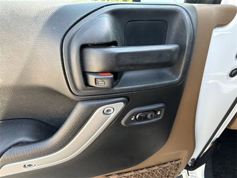 Used 2017 Jeep Wrangler Unlimited Sahara w/ Connectivity Group image 21
