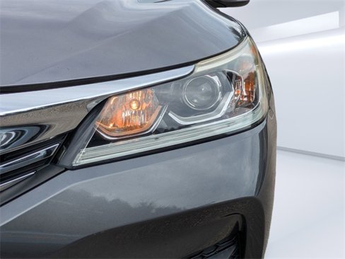 Used 2017 Honda Accord LX image 10