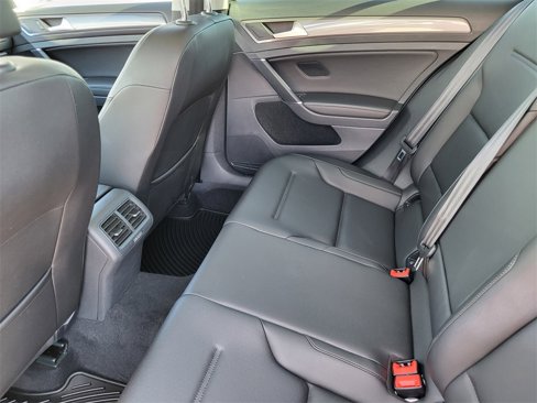 Used 2018 Volkswagen Golf Alltrack S image 12