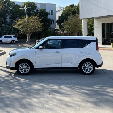 Used 2024 Kia Soul LX w/ Option Group 015 image 3