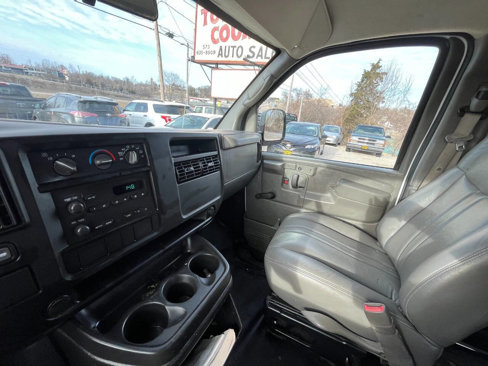 Used 2007 Chevrolet Express 2500 image 14
