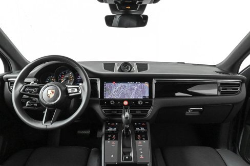Certified 2025 Porsche Macan image 18