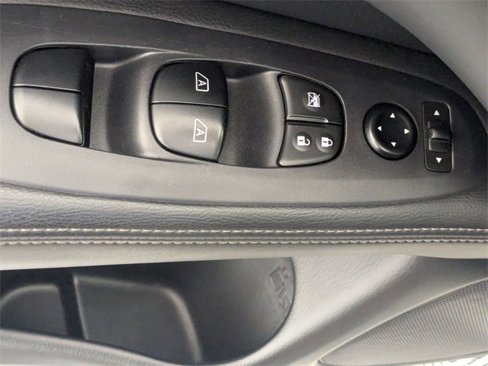 Used 2020 Nissan Pathfinder SL image 12