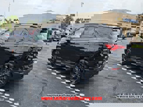 Used 2022 Chevrolet Equinox RS w/ Infotainment Package image 9