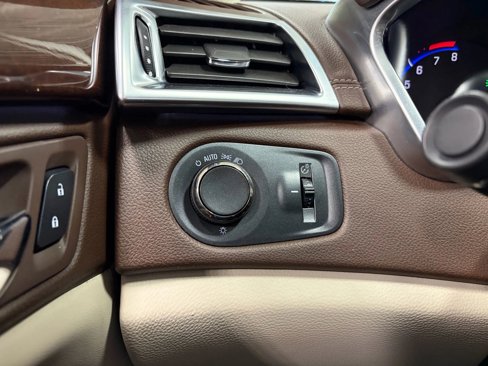 Used 2015 Cadillac SRX Luxury w/ Driver Awareness Package image 41