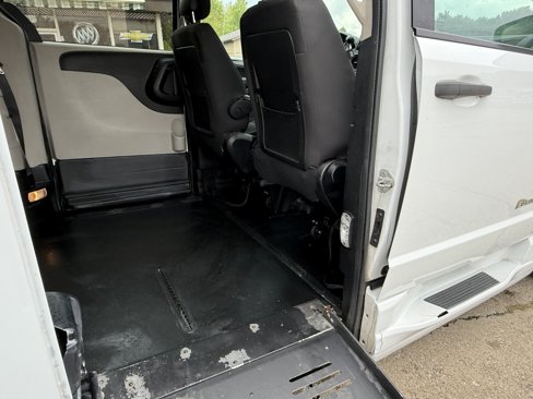 Used 2019 Dodge Grand Caravan SE image 32