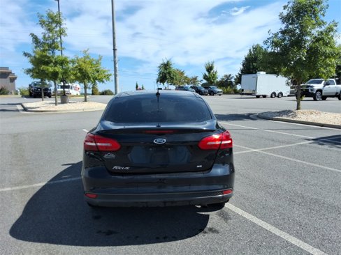 Used 2018 Ford Focus SE w/ SE Appearance Package image 6