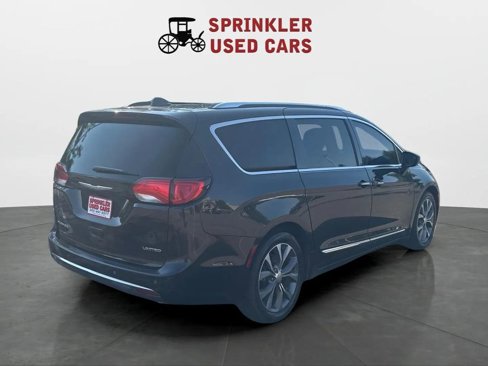 Used 2017 Chrysler Pacifica Limited image 11