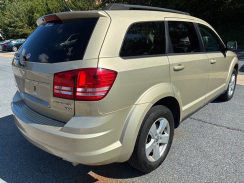 Used 2010 Dodge Journey SXT w/ Flexible Seating Group image 4