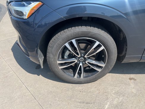 Used 2020 Volvo XC60 T5 Momentum w/ Protection Package Premier image 9
