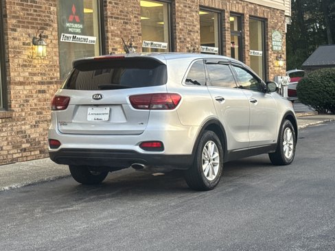 Used 2019 Kia Sorento AWD V6 image 5