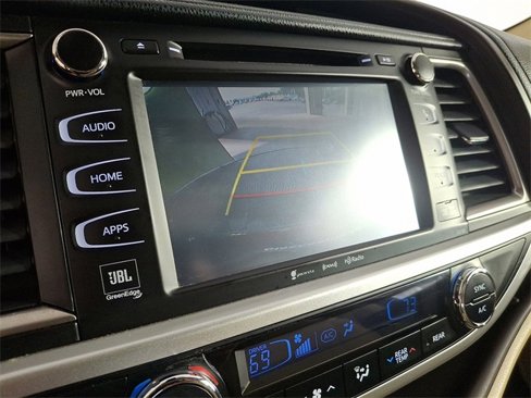 Used 2017 Toyota Highlander Limited image 4
