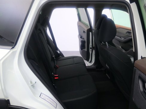 Used 2023 Nissan Rogue S image 12