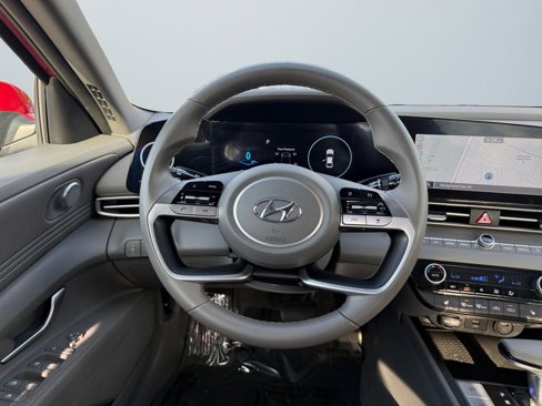 Used 2023 Hyundai Elantra SEL w/ Convenience Package image 12