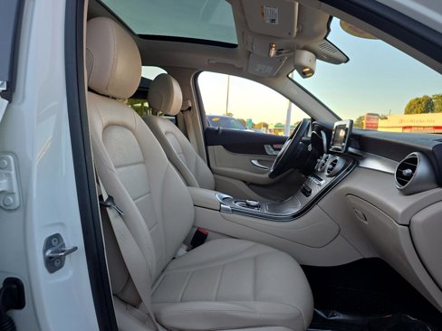 Used 2019 Mercedes-Benz GLC 300 4MATIC w/ Premium Package image 42