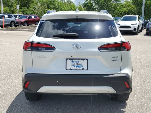 Used 2024 Toyota Corolla Cross XLE image 6