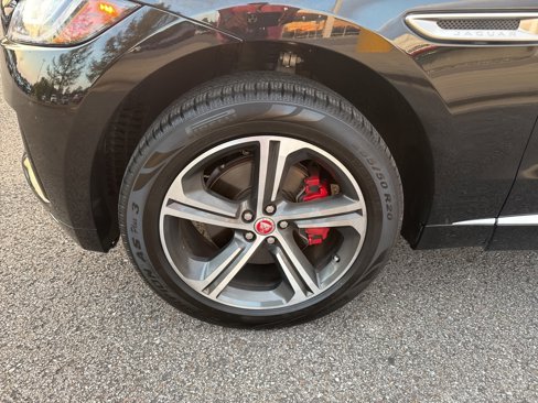 Used 2020 Jaguar F-PACE S image 10