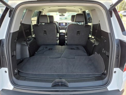 Used 2023 GMC Acadia SLT image 14