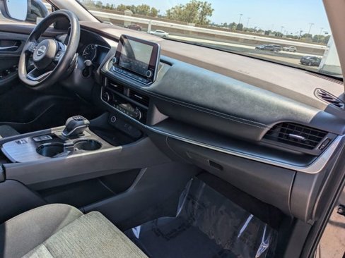 Used 2023 Nissan Rogue SV image 6