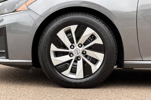 Used 2024 Nissan Altima 2.5 S image 12
