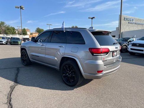 Used 2020 Jeep Grand Cherokee Altitude image 3