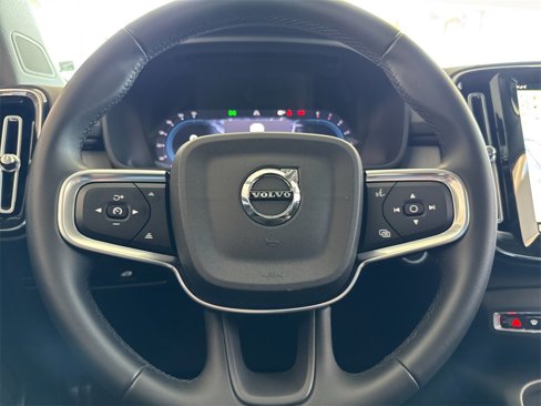 Certified 2025 Volvo XC40 B5 Plus image 23