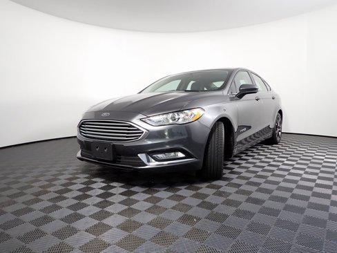 Used 2018 Ford Fusion SE w/ Equipment Group 601A image 12