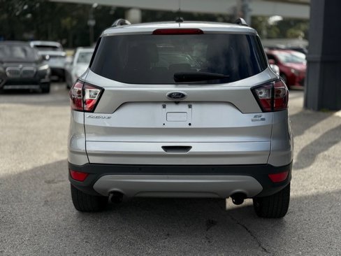 Used 2017 Ford Escape SE w/ Equipment Group 201A image 5