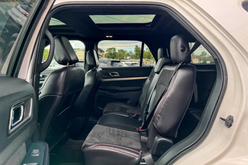 Used 2018 Ford Explorer XLT w/ Equipment Group 202A image 21