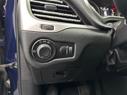 Used 2014 Jeep Cherokee Sport image 30