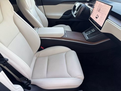 Used 2022 Tesla Model X image 11