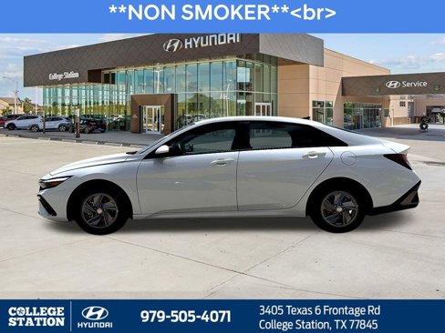 Used 2025 Hyundai Elantra SE w/ Cargo Package image 4