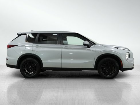 Used 2024 Mitsubishi Outlander ES image 6