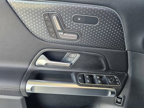 New 2025 Mercedes-Benz GLB 250 image 16