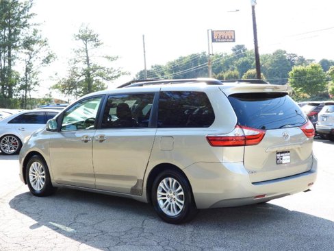 Used 2015 Toyota Sienna XLE image 13