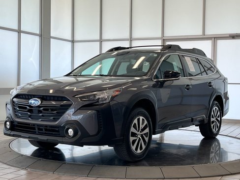 Used 2023 Subaru Outback Premium image 4