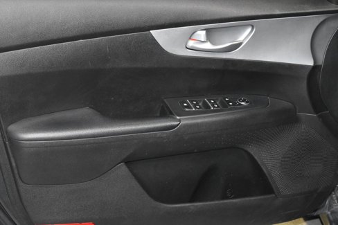 Used 2023 Kia Forte LXS image 4