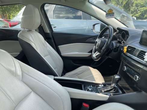 Used 2018 MAZDA MAZDA3 Grand Touring w/ Premium Equipment Package image 3