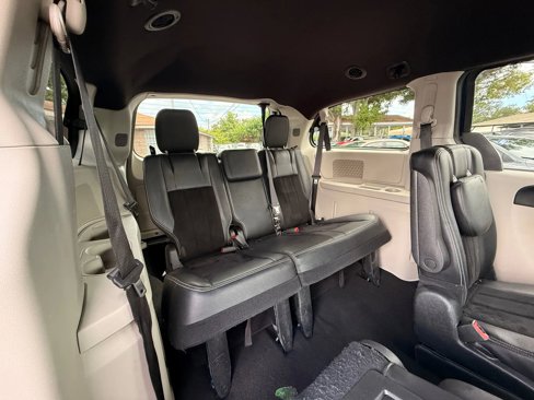 Used 2017 Dodge Grand Caravan SXT image 11