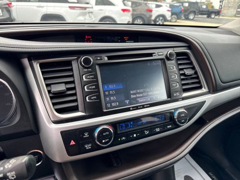 Used 2019 Toyota Highlander XLE image 22