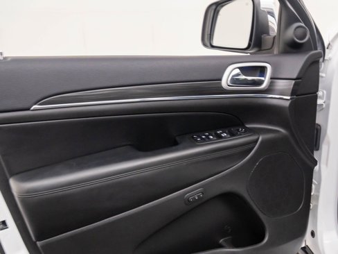 Used 2019 Jeep Grand Cherokee Limited image 12