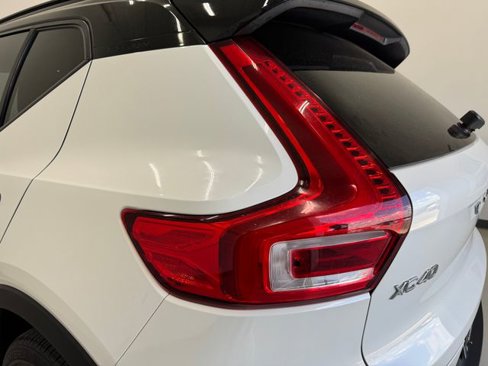 Used 2019 Volvo XC40 T5 R-Design image 32