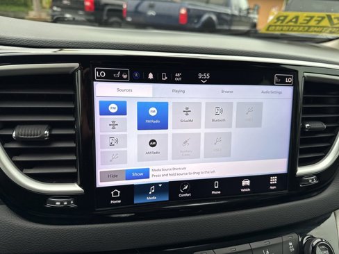 Used 2023 Chrysler Pacifica Touring-L image 36