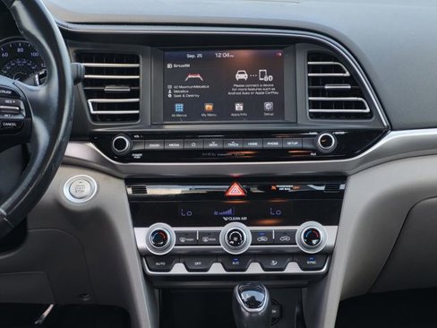 Used 2020 Hyundai Elantra Limited image 26