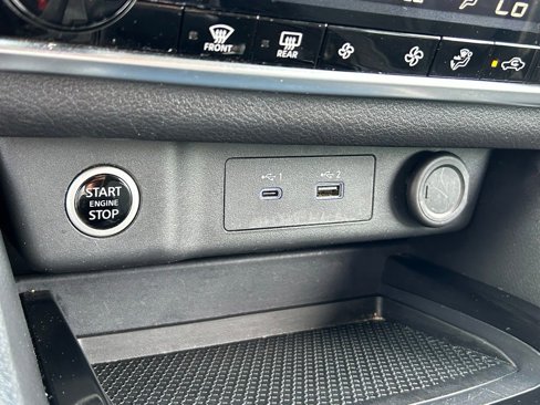 Used 2023 Nissan Rogue SV image 44