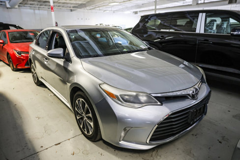 Used 2016 Toyota Avalon XLE Premium image 2